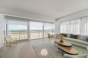 Coxy Corner by BLOSS - Beachfront Deluxe Family Apartment
